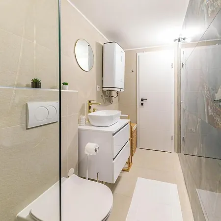 Lux 19 Apartment Split
